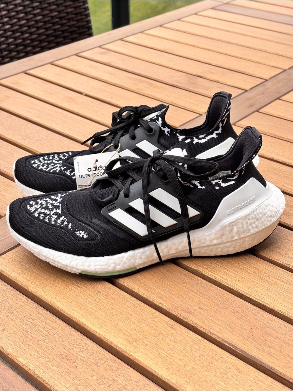 Adidas Ultraboost 22 Black Running Shoes Sneakers - Picture 2 of 9